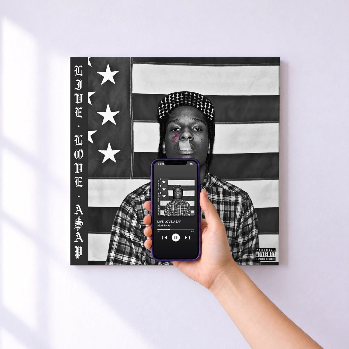 Affiche connectée LIVE.LOVE.A$AP de A$AP Rocky au mur : l'album se lance en approchant le téléphone