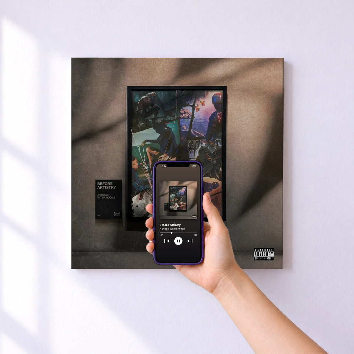 Affiche connectée Before Artistry de A Boogie Wit da Hoodie au mur : l'album se lance en approchant le téléphone