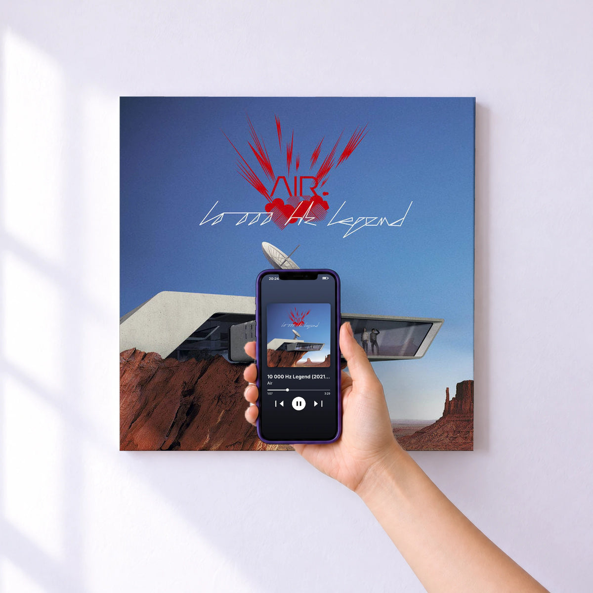 Affiche connectée 10 000 Hz Legend (2021 Remaster) de Air au mur : l'album se lance en approchant le téléphone