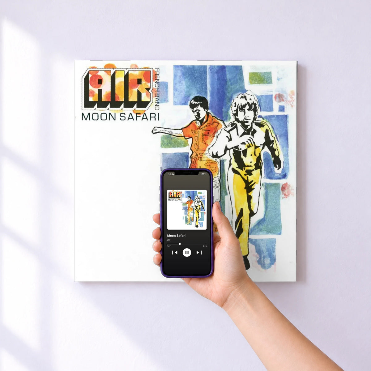 Affiche connectée Moon Safari de Air au mur : l'album se lance en approchant le téléphone