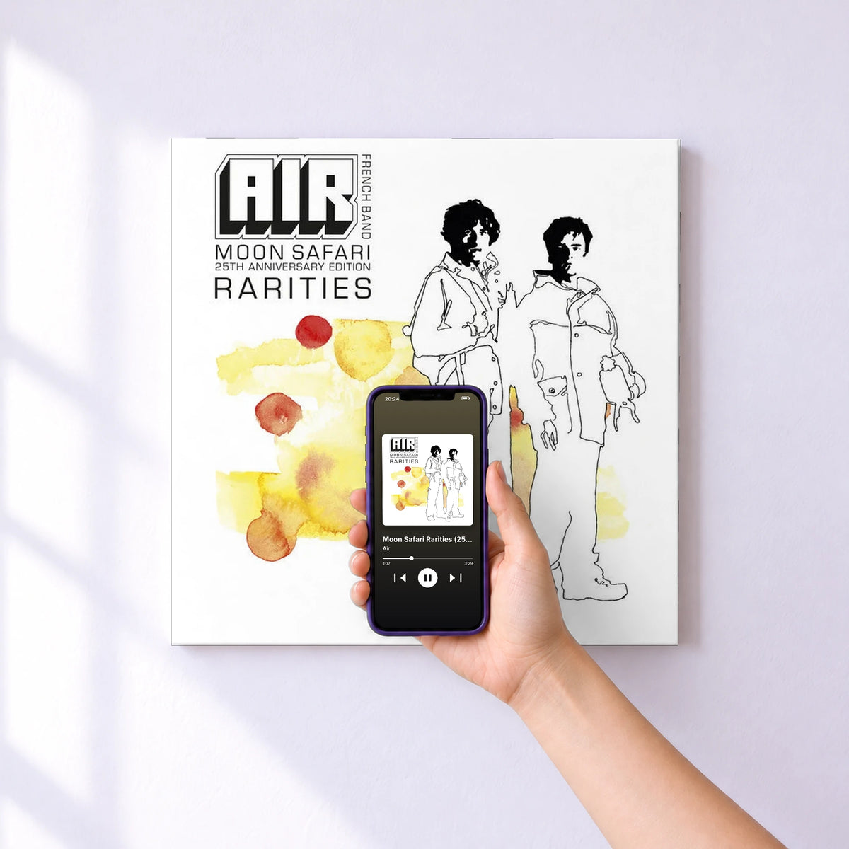 Affiche connectée Moon Safari Rarities (25th Anniversary Edition) de Air au mur : l'album se lance en approchant le téléphone
