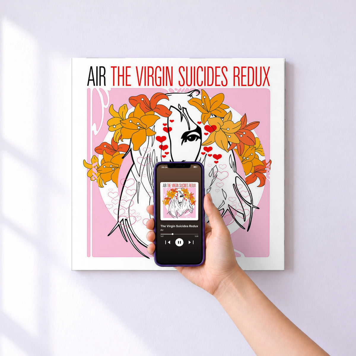 Affiche connectée The Virgin Suicides Redux de Air au mur : l'album se lance en approchant le téléphone