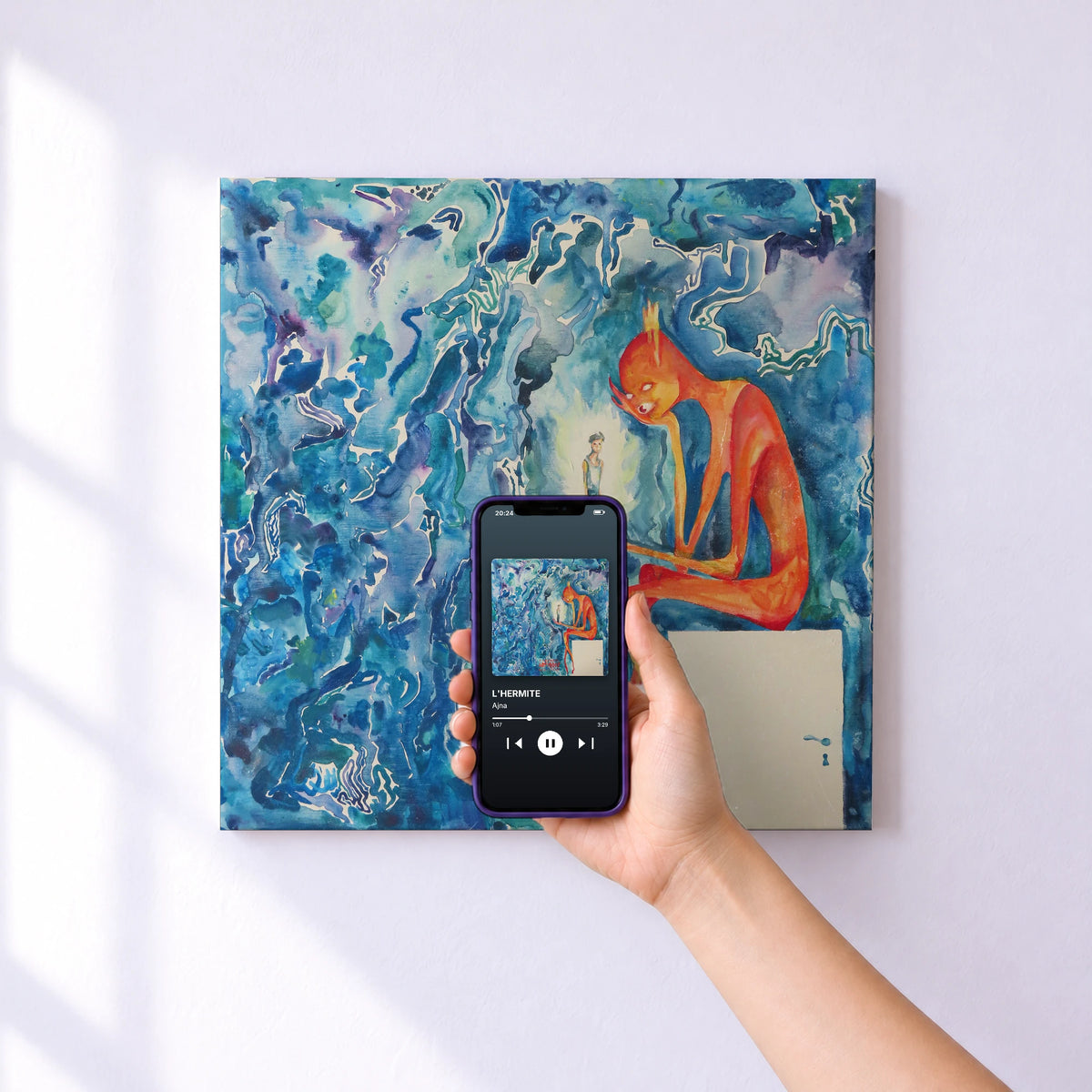 Affiche connectée L'HERMITE de Ajna au mur : l'album se lance en approchant le téléphone