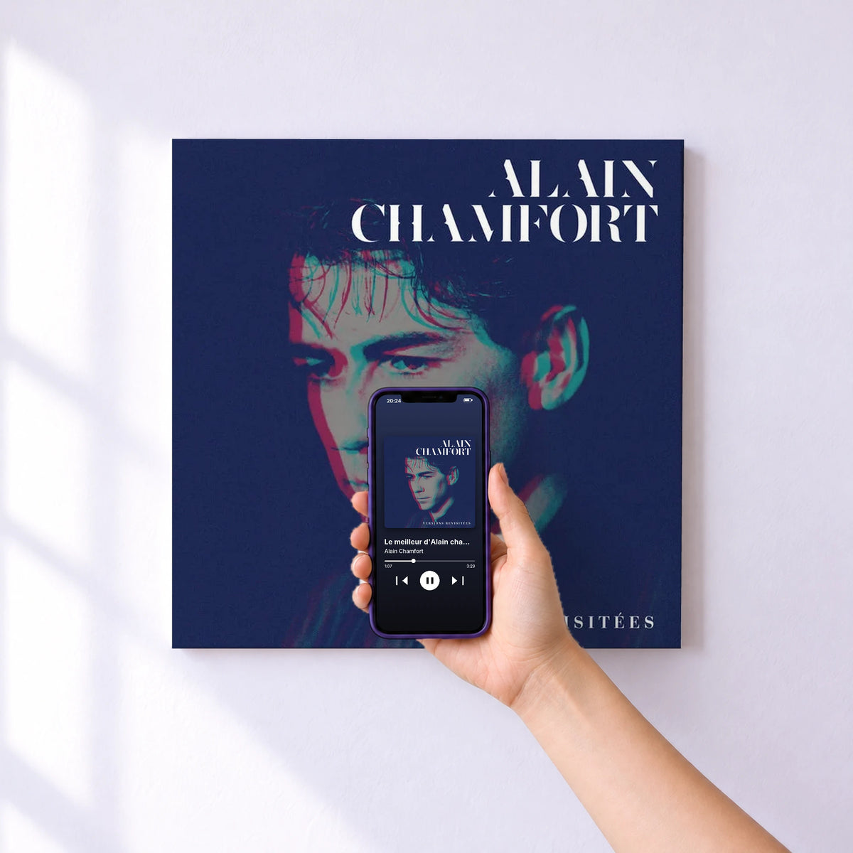 Affiche connectée Le meilleur d'Alain chamfort (Versions revisitees) de Alain Chamfort au mur : l'album se lance en approchant le téléphone