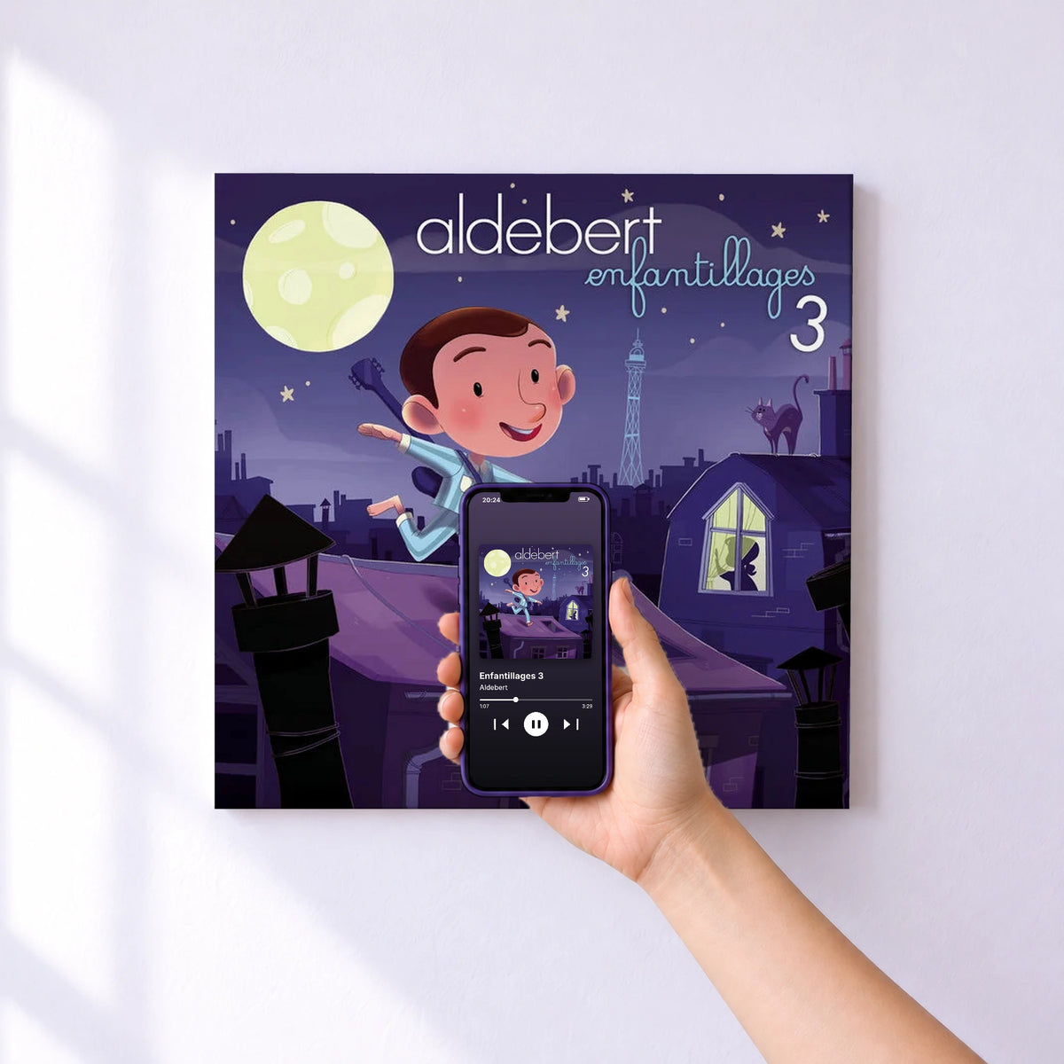 Affiche connectée Enfantillages 3 de Aldebert au mur : l'album se lance en approchant le téléphone
