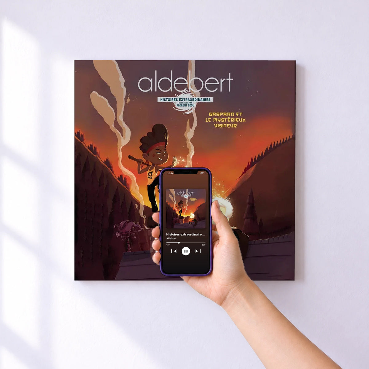 Affiche connectée Histoires extraordinaires : Gaspard et le mystérieux visiteur de Aldebert au mur : l'album se lance en approchant le téléphone