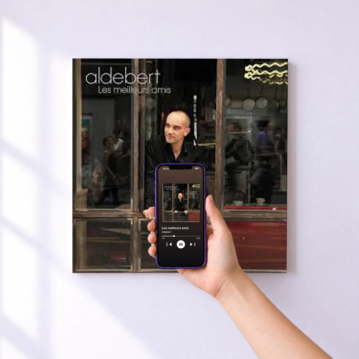 Affiche connectée Les meilleurs amis de Aldebert au mur : l'album se lance en approchant le téléphone