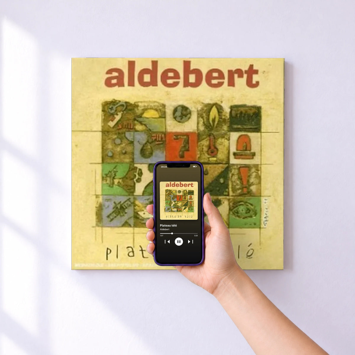 Affiche connectée Plateau télé de Aldebert au mur : l'album se lance en approchant le téléphone