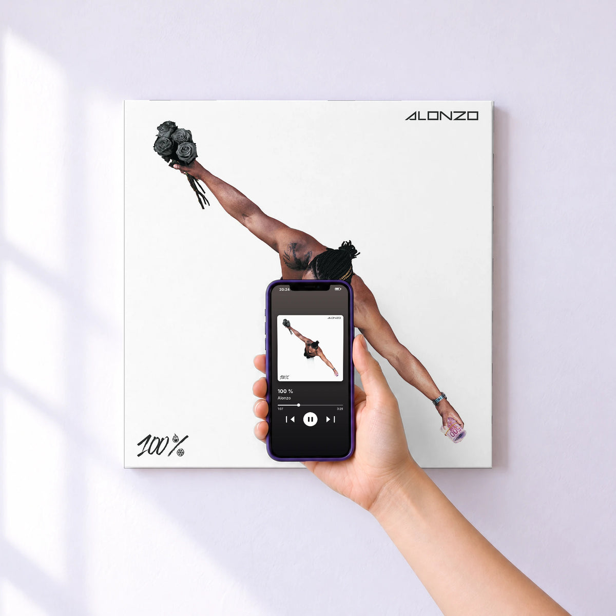 Affiche connectée 100 % de Alonzo au mur : l'album se lance en approchant le téléphone