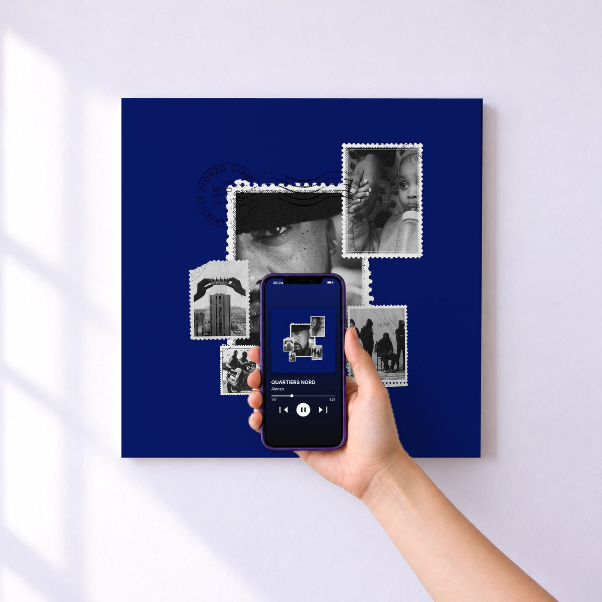 Affiche connectée QUARTIERS NORD de Alonzo au mur : l'album se lance en approchant le téléphone
