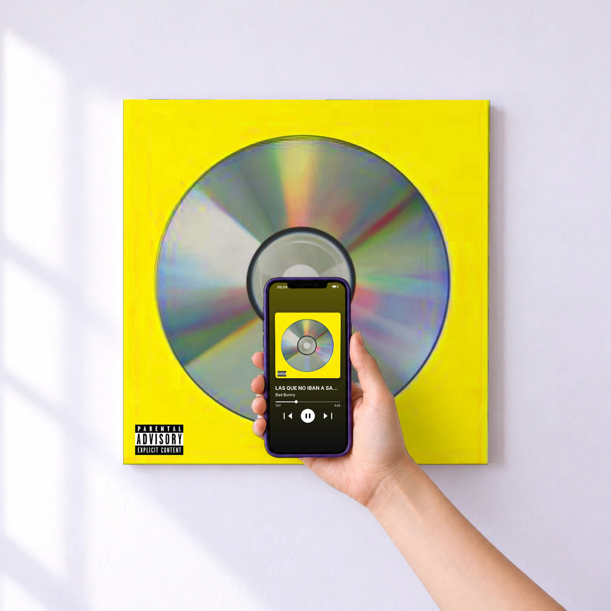 Affiche connectée LAS QUE NO IBAN A SALIR de Bad Bunny au mur : l'album se lance en approchant le téléphone