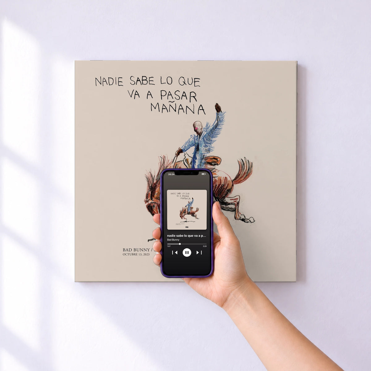 Affiche connectée nadie sabe lo que va a pasar mañana de Bad Bunny au mur : l'album se lance en approchant le téléphone