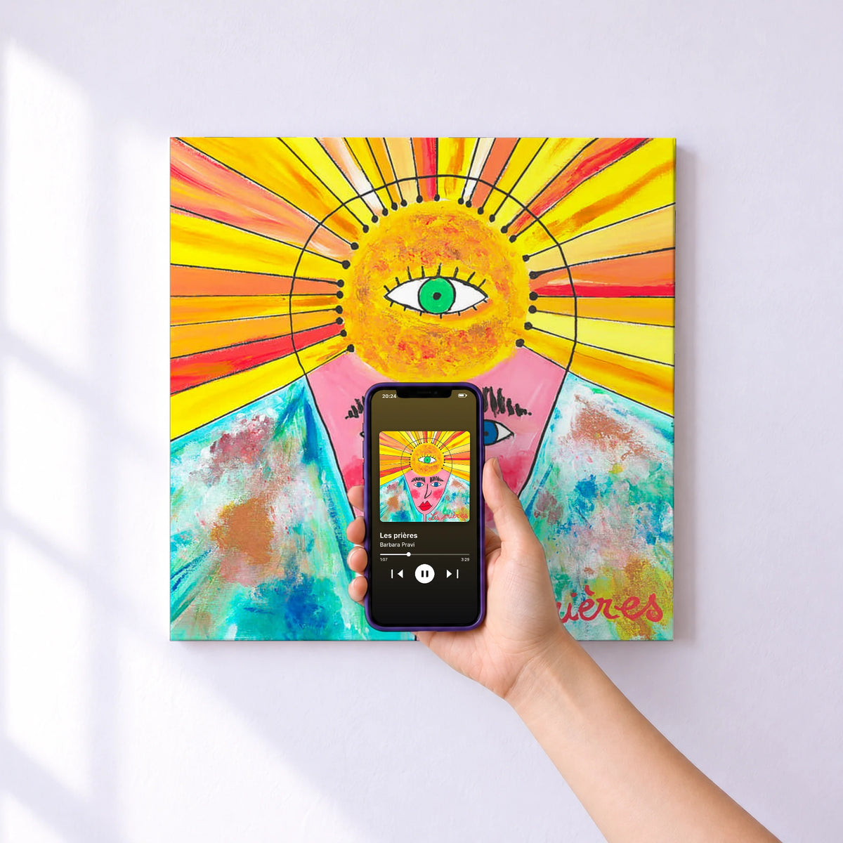Affiche connectée Les prières de Barbara Pravi au mur : l'album se lance en approchant le téléphone