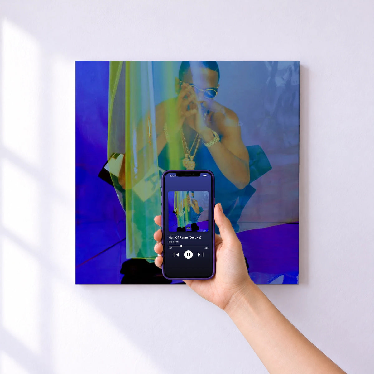 Affiche connectée Hall Of Fame (Deluxe) de Big Sean au mur : l'album se lance en approchant le téléphone