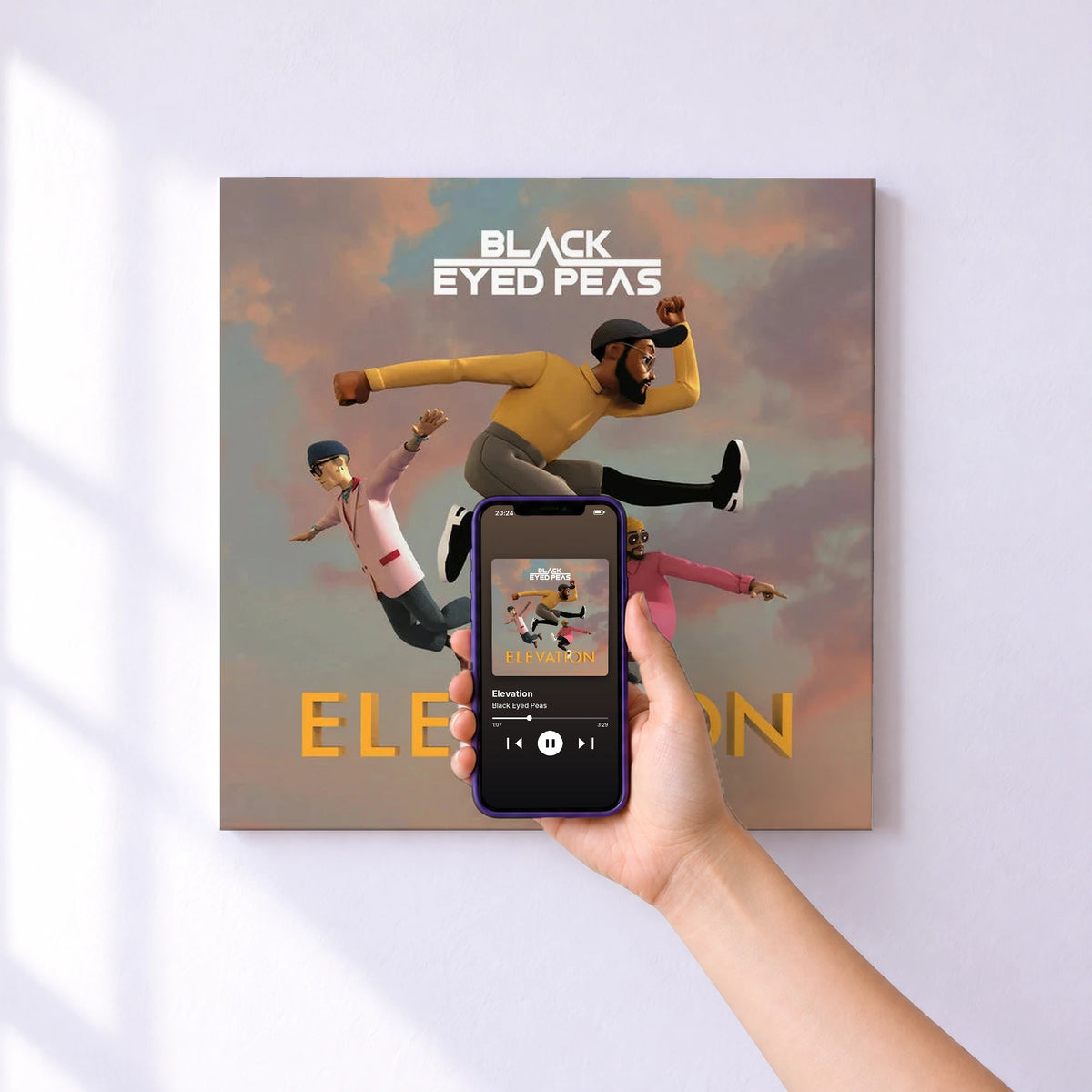 Affiche connectée Elevation de Black Eyed Peas au mur : l'album se lance en approchant le téléphone