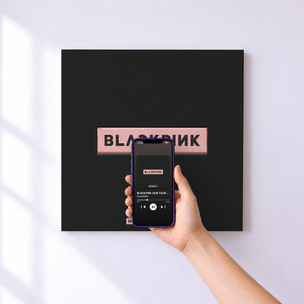 Affiche connectée BLACKPINK 2018 TOUR 'IN YOUR AREA' SEOUL (Live) de BLACKPINK au mur : l'album se lance en approchant le téléphone