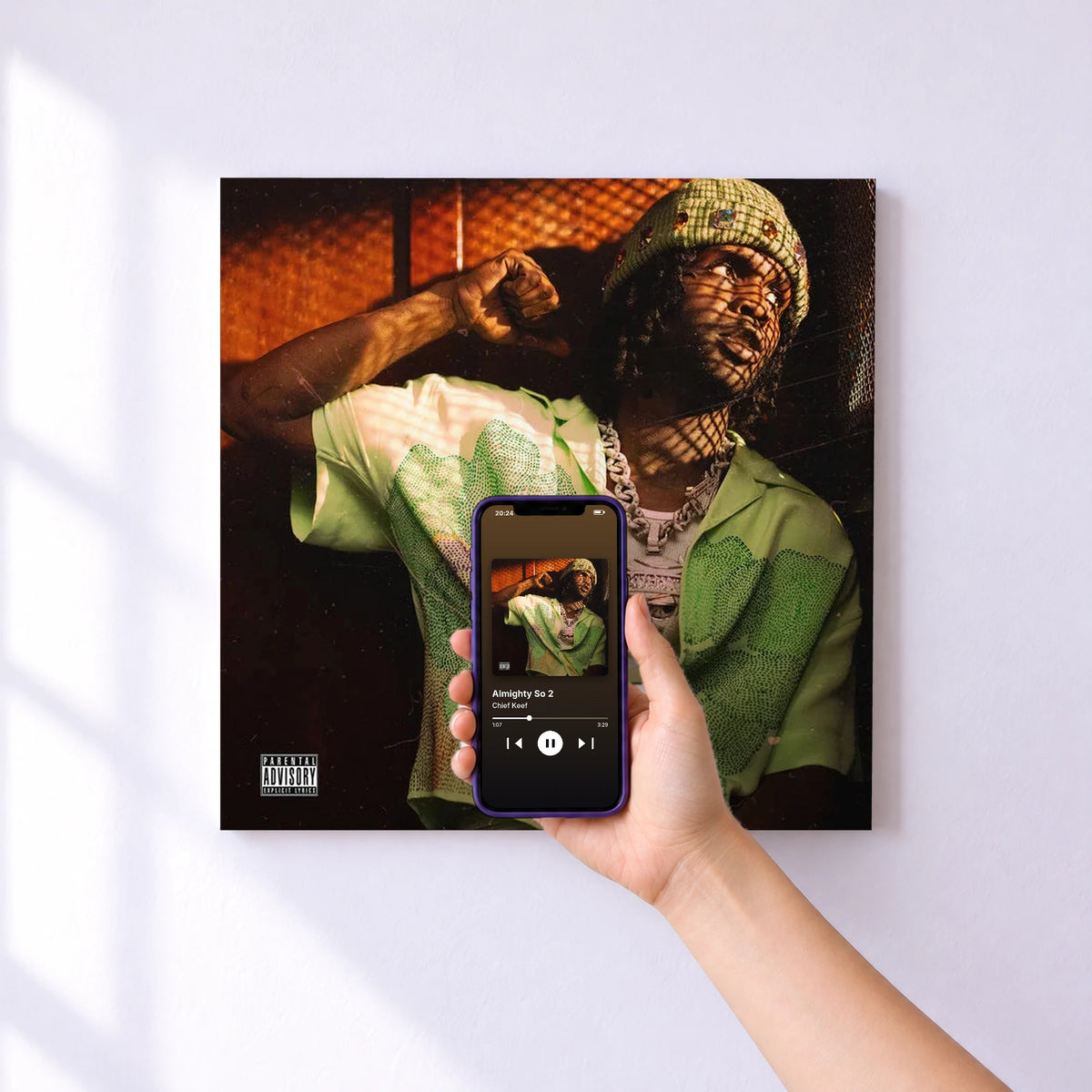 Affiche connectée Almighty So 2 de Chief Keef au mur : l'album se lance en approchant le téléphone