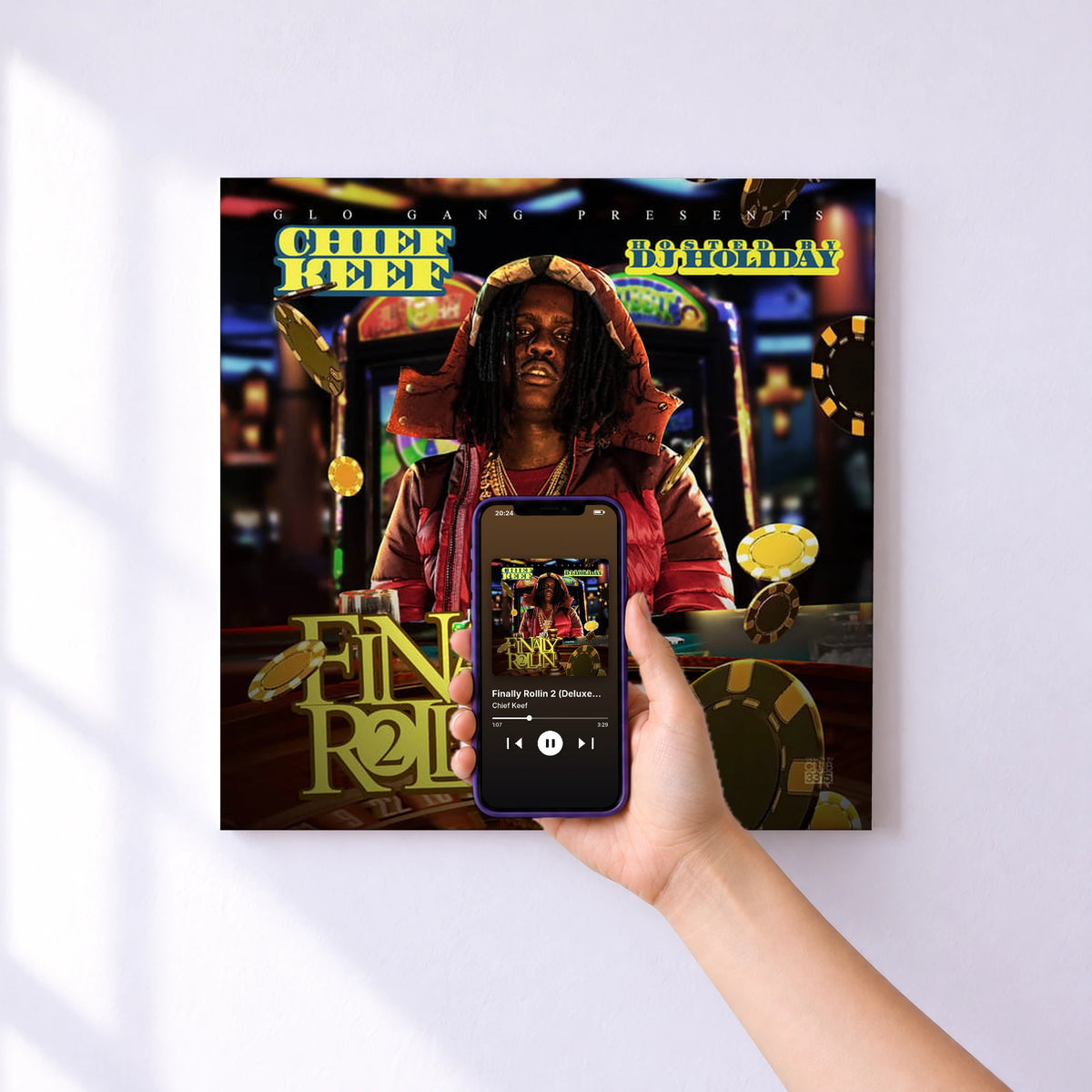 Affiche connectée Finally Rollin 2 (Deluxe Edition) de Chief Keef au mur : l'album se lance en approchant le téléphone