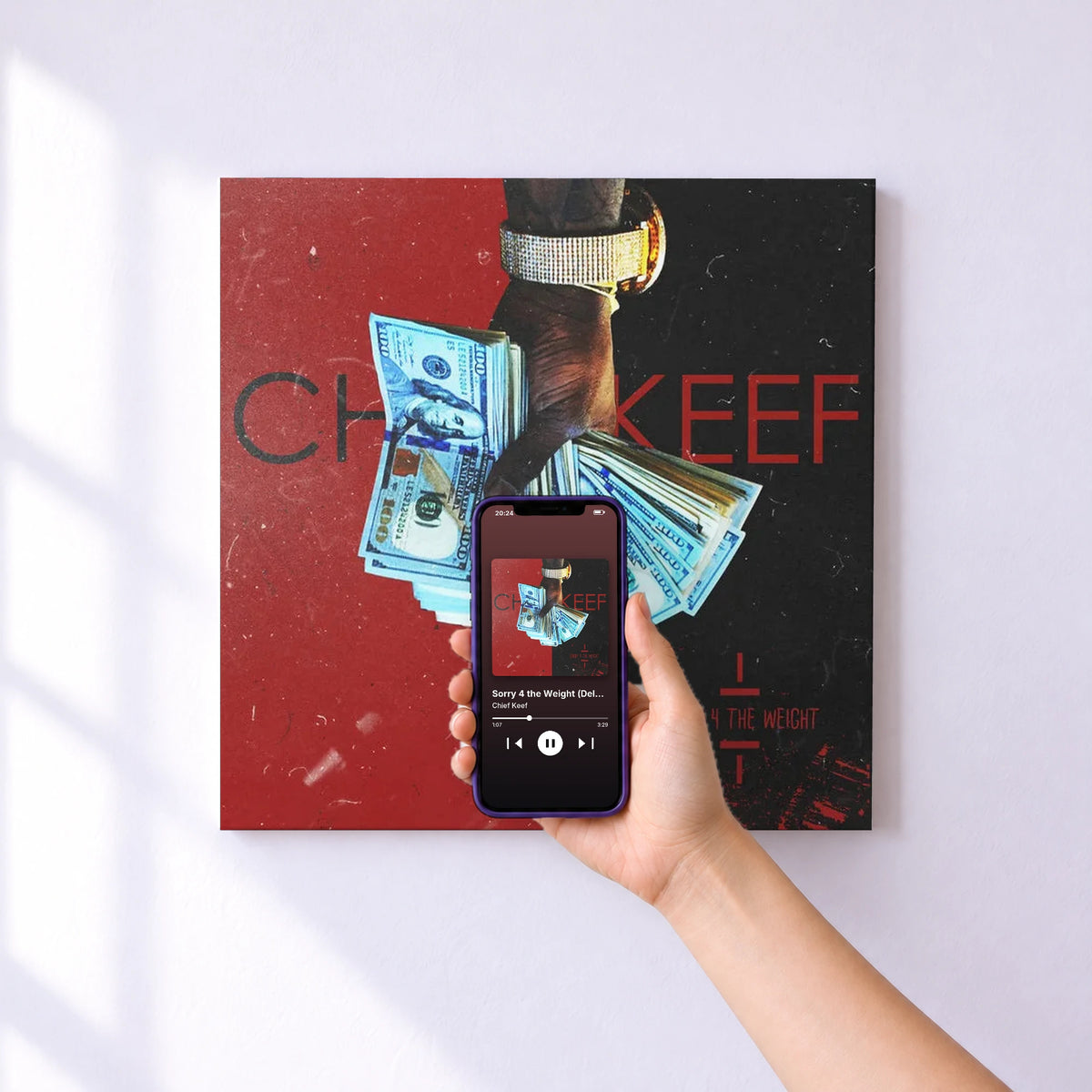Affiche connectée Sorry 4 the Weight (Deluxe Edition) de Chief Keef au mur : l'album se lance en approchant le téléphone
