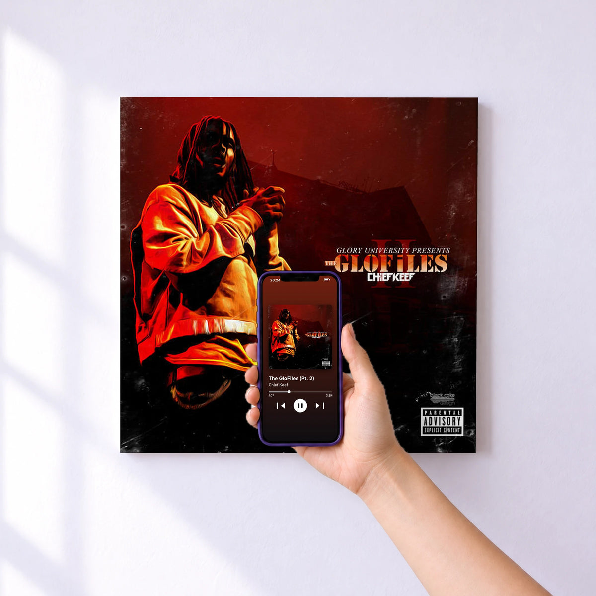 Affiche connectée The GloFiles (Pt. 2) de Chief Keef au mur : l'album se lance en approchant le téléphone