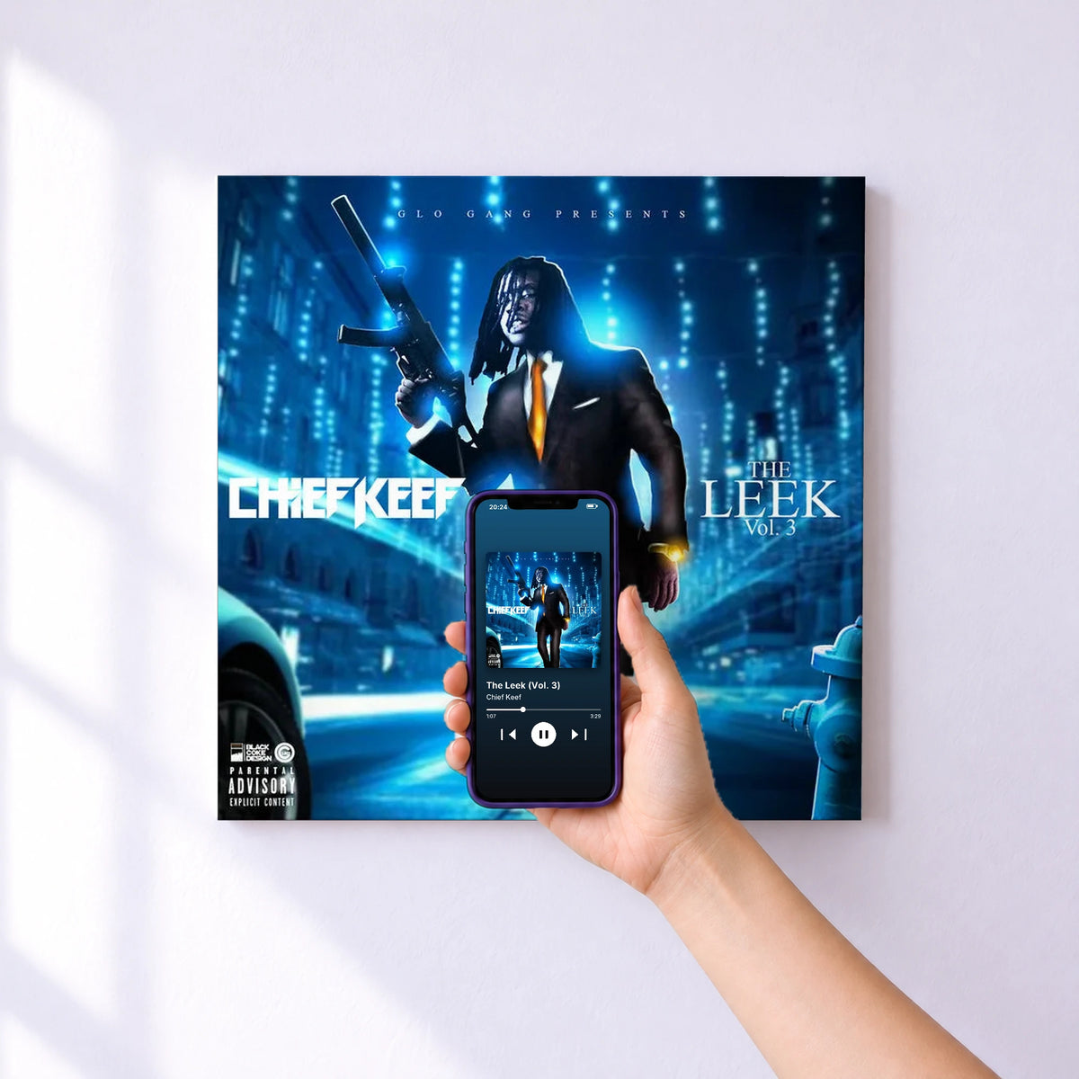 Affiche connectée The Leek (Vol. 3) de Chief Keef au mur : l'album se lance en approchant le téléphone