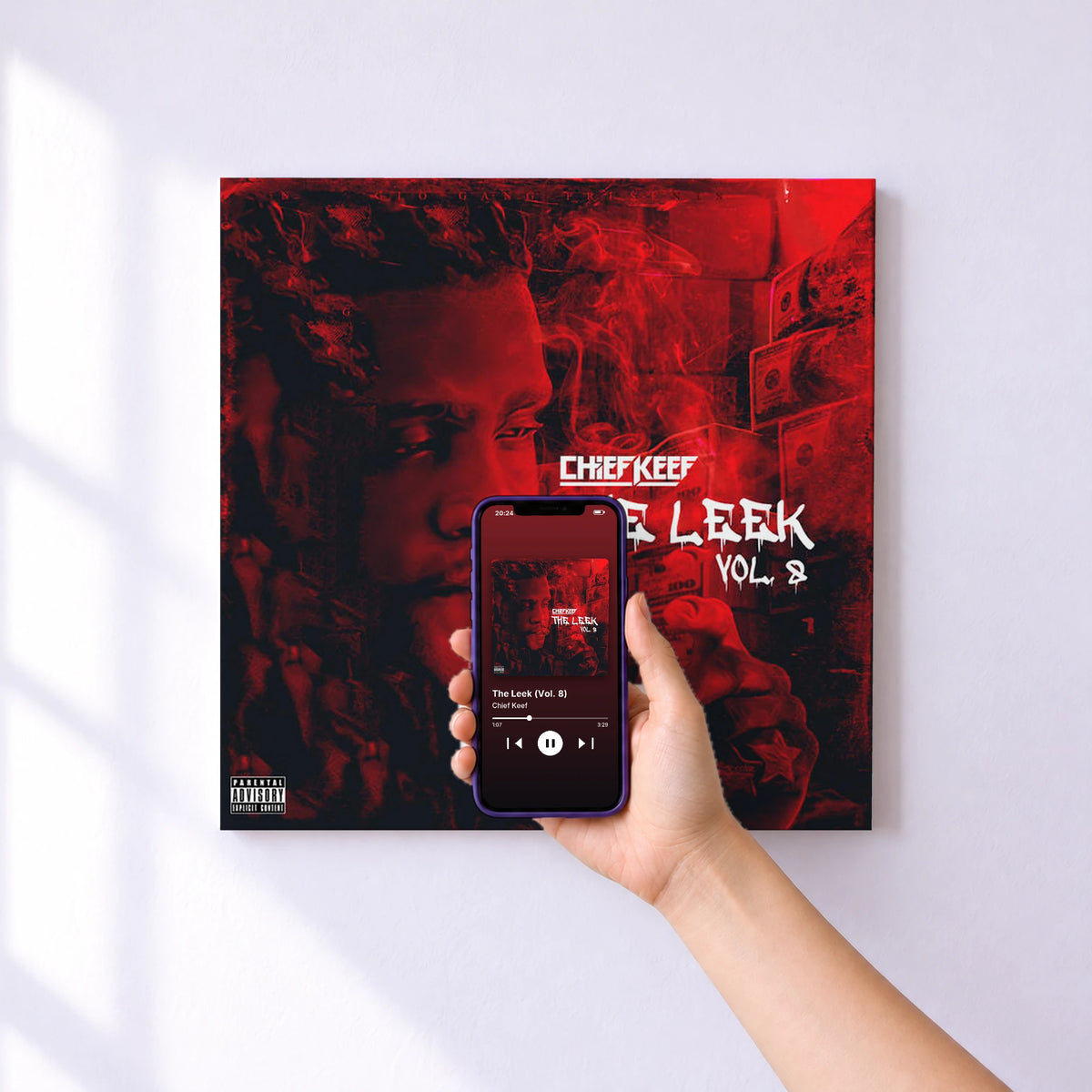 Affiche connectée The Leek (Vol. 8) de Chief Keef au mur : l'album se lance en approchant le téléphone