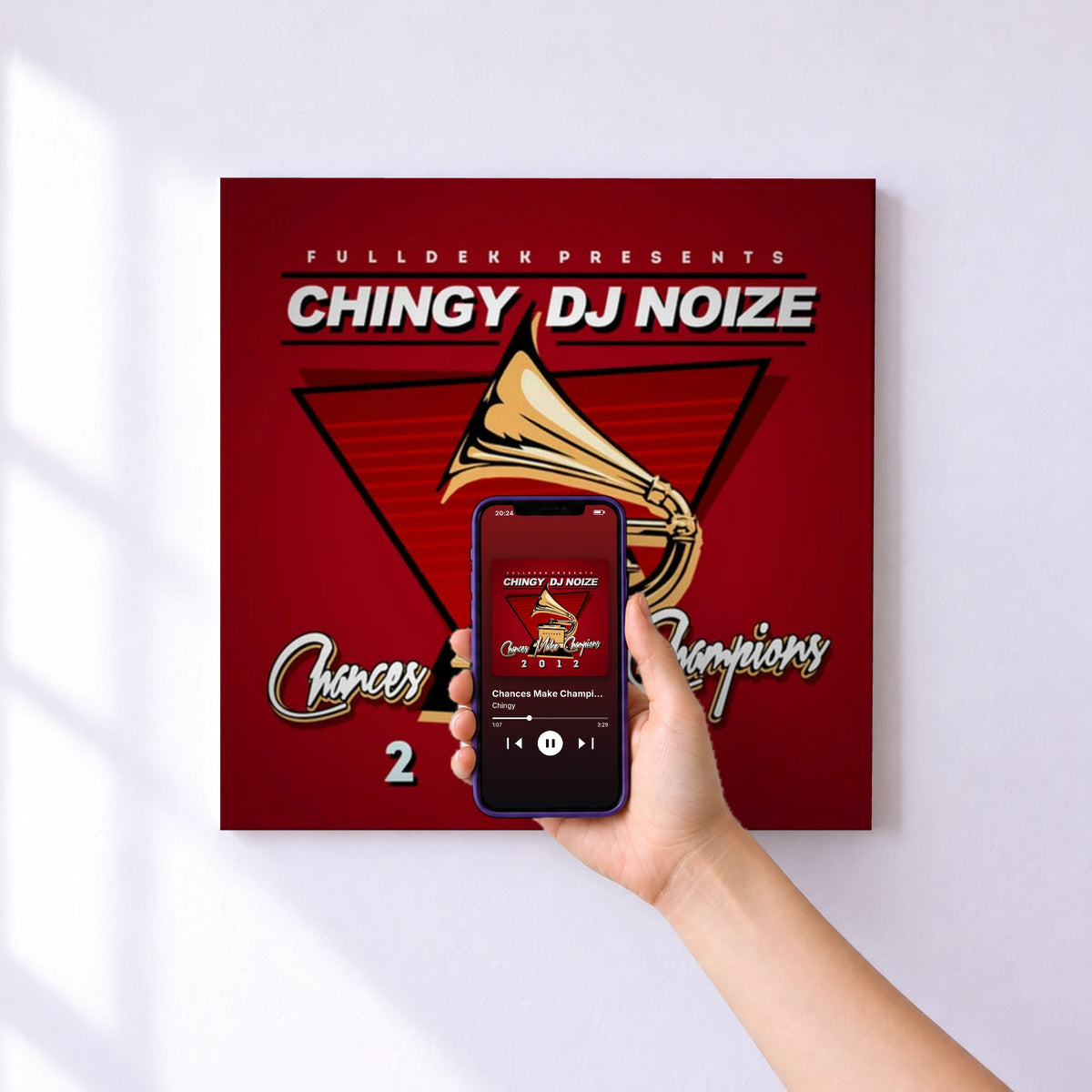 Affiche connectée Chances Make Champions de Chingy au mur : l'album se lance en approchant le téléphone