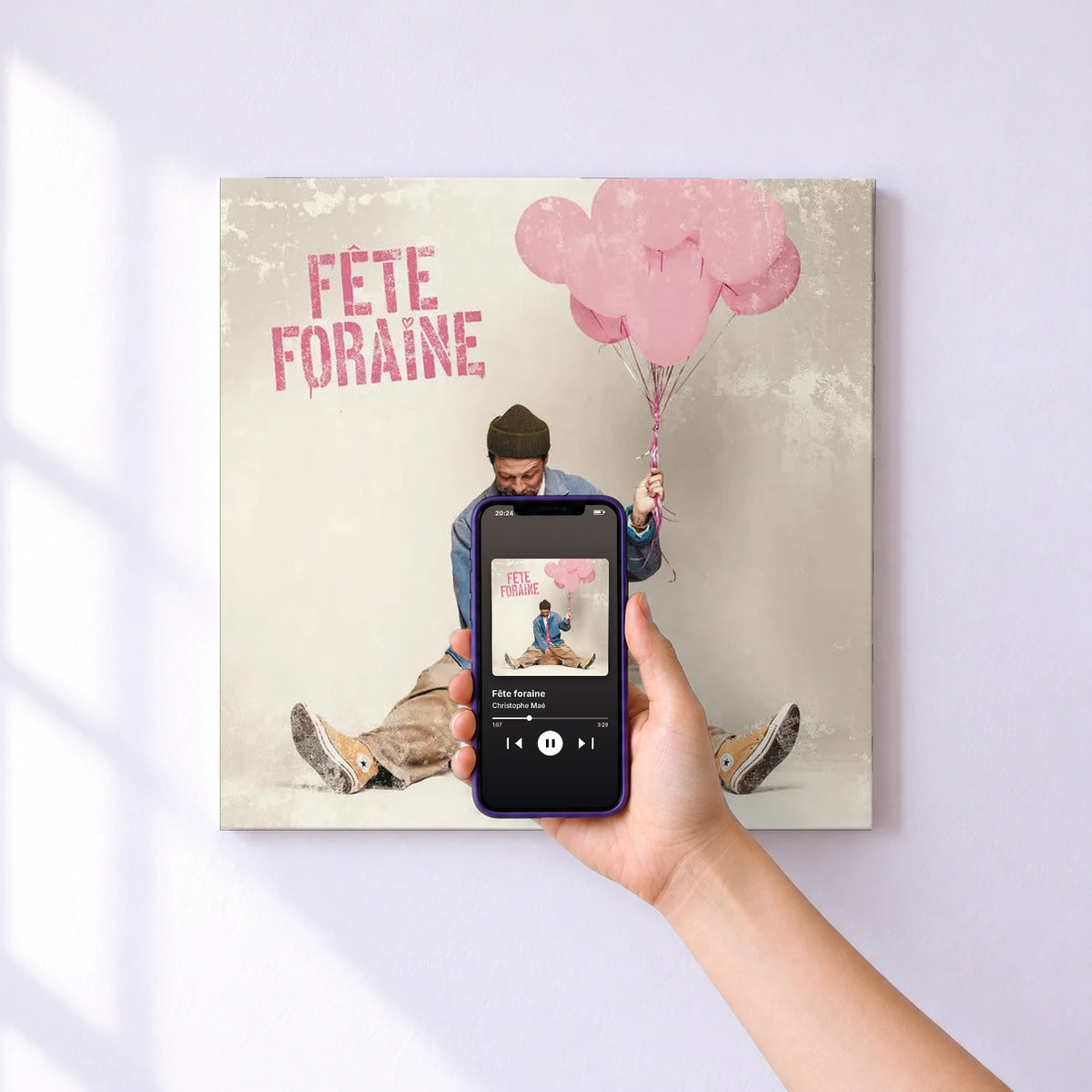 Affiche connectée Fête foraine de Christophe Maé au mur : l'album se lance en approchant le téléphone