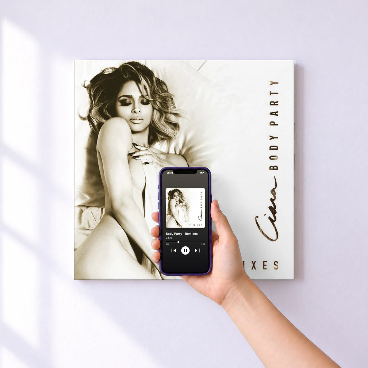Affiche connectée Body Party - Remixes de Ciara au mur : l'album se lance en approchant le téléphone