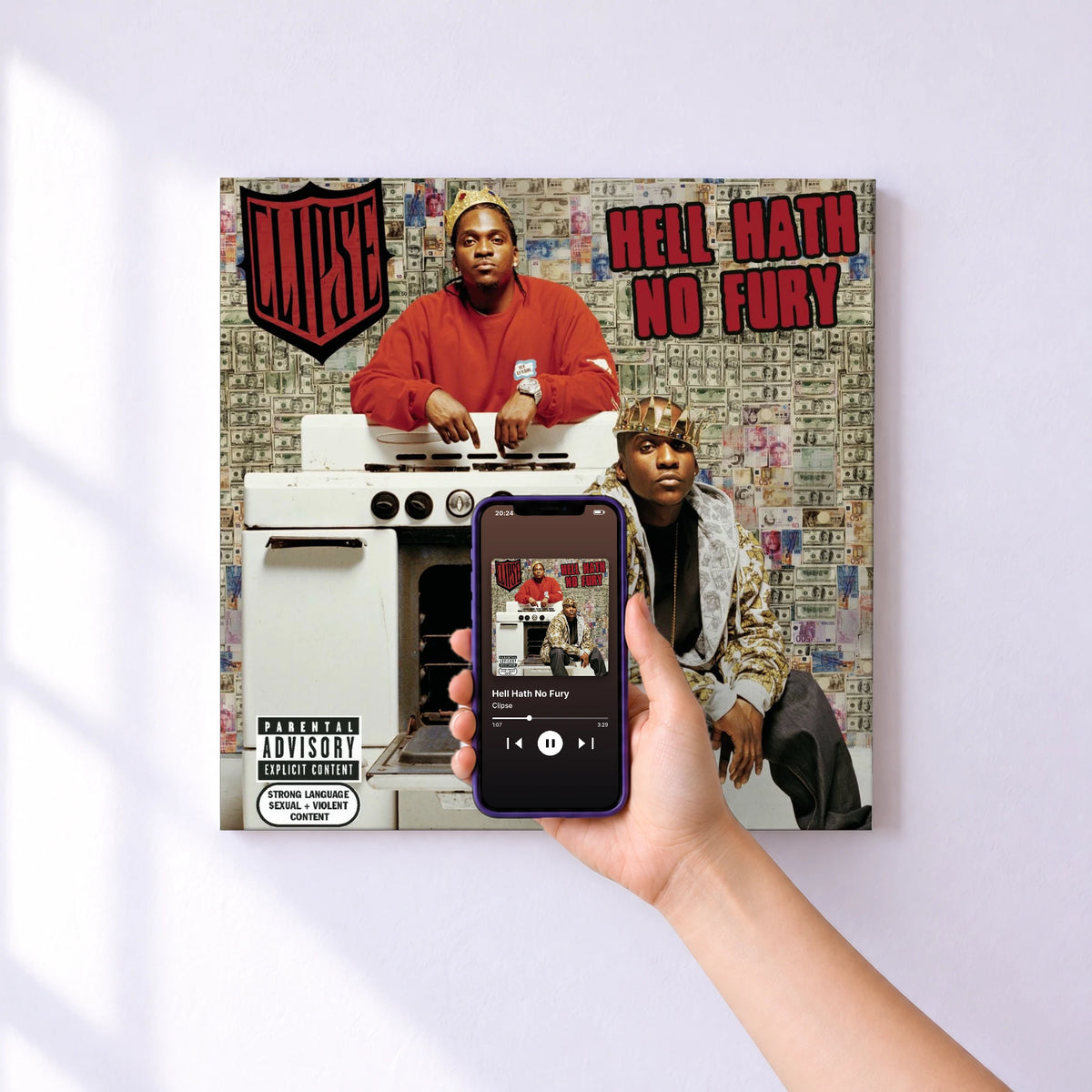 Affiche connectée Hell Hath No Fury de Clipse au mur : l'album se lance en approchant le téléphone