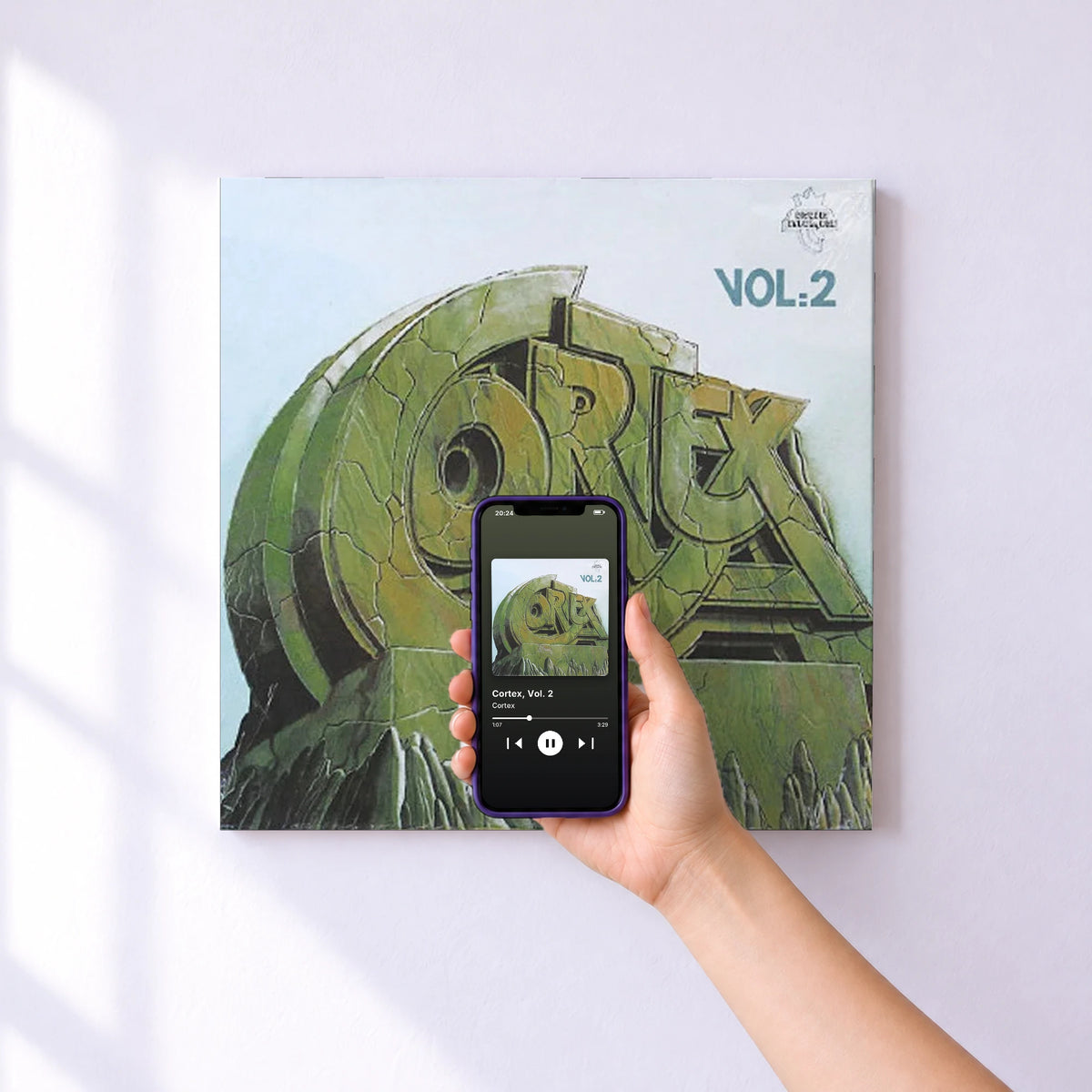 Affiche connectée Cortex, Vol. 2 de Cortex au mur : l'album se lance en approchant le téléphone
