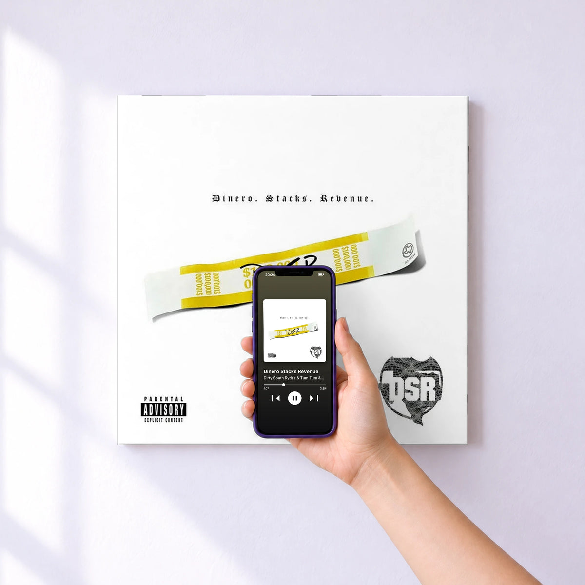 Affiche connectée Dinero Stacks Revenue de Dirty South Rydaz & Tum Tum & Big Tuck au mur : l'album se lance en approchant le téléphone