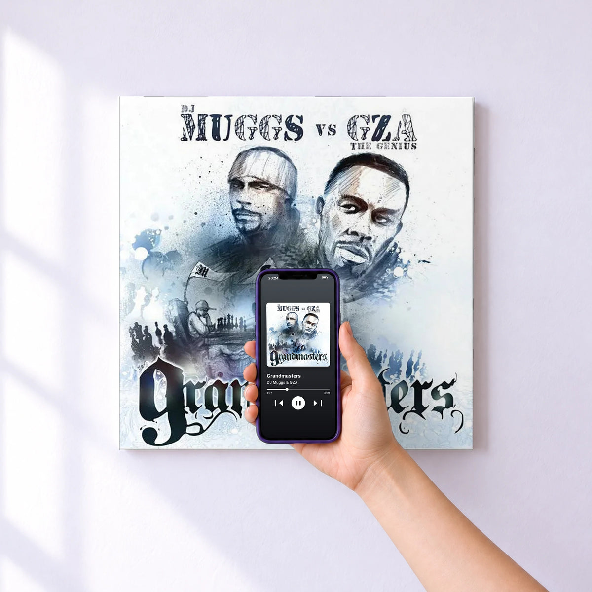 Affiche connectée Grandmasters de DJ Muggs & GZA au mur : l'album se lance en approchant le téléphone