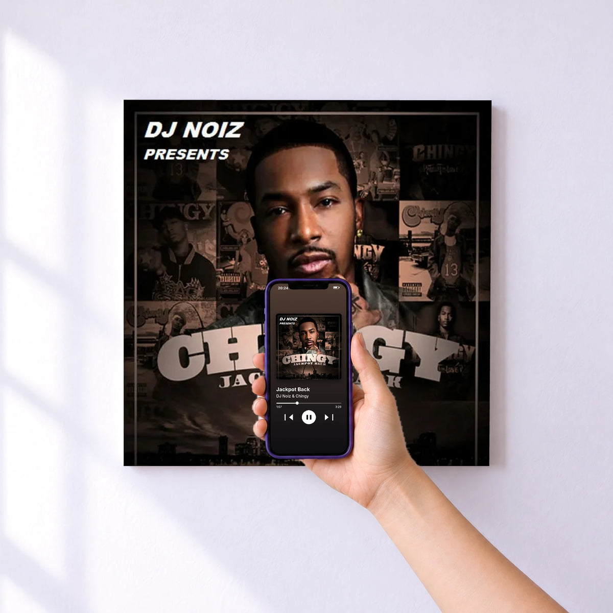 Affiche connectée Jackpot Back de DJ Noiz & Chingy au mur : l'album se lance en approchant le téléphone