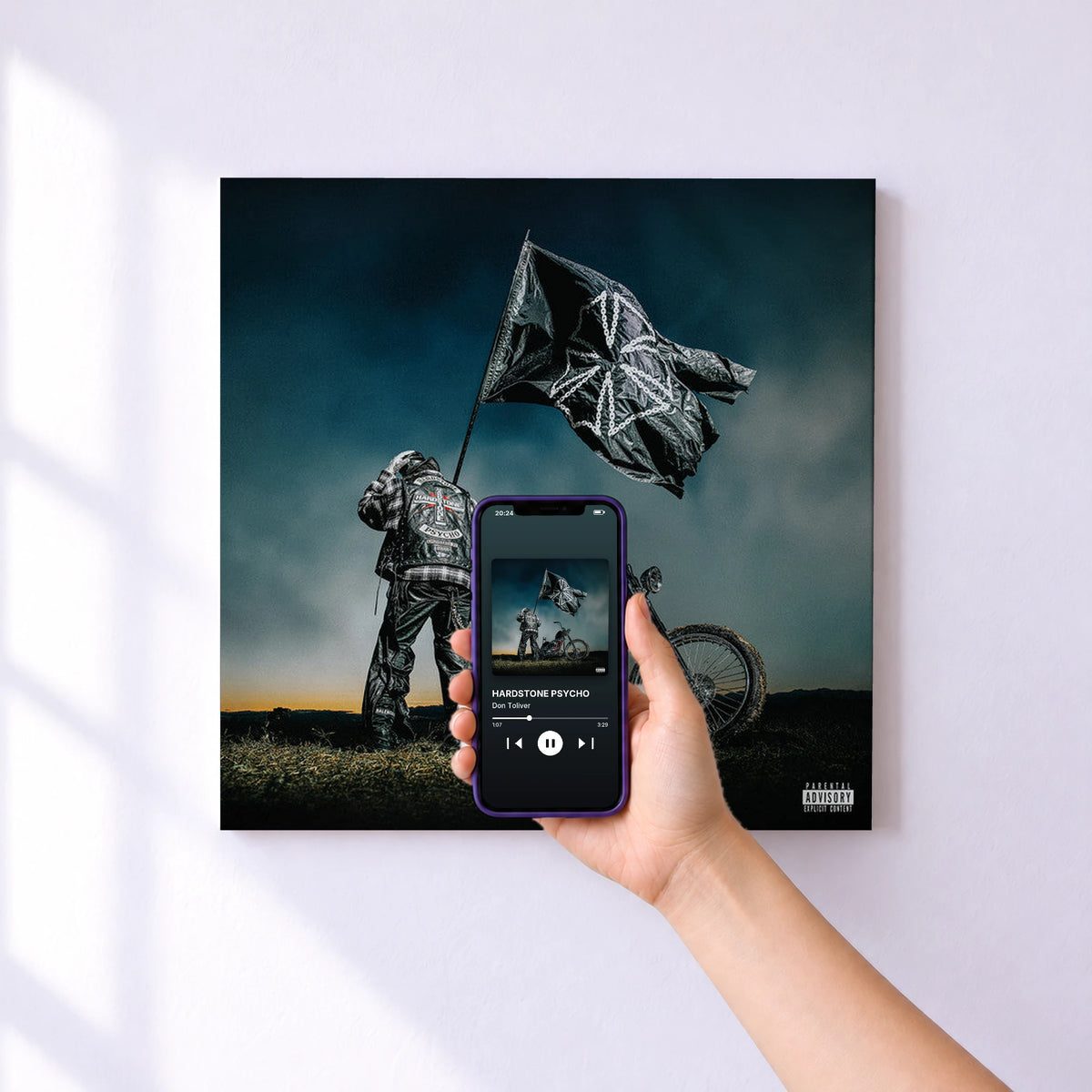Affiche connectée HARDSTONE PSYCHO de Don Toliver au mur : l'album se lance en approchant le téléphone