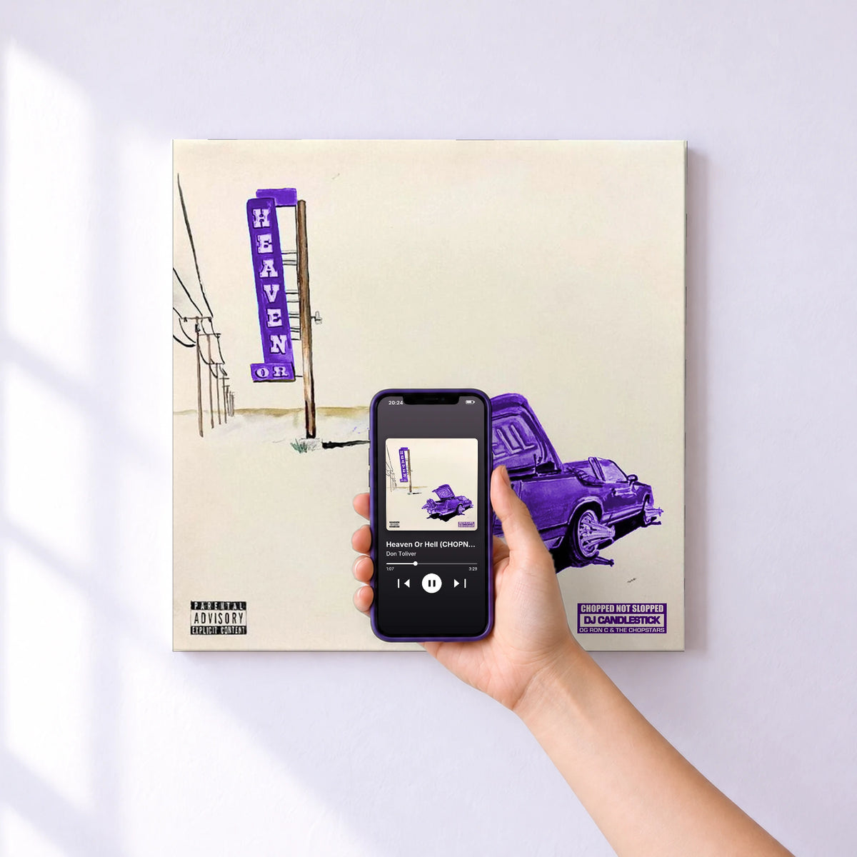 Affiche connectée Heaven Or Hell (CHOPNOTSLOP REMIX) de Don Toliver au mur : l'album se lance en approchant le téléphone