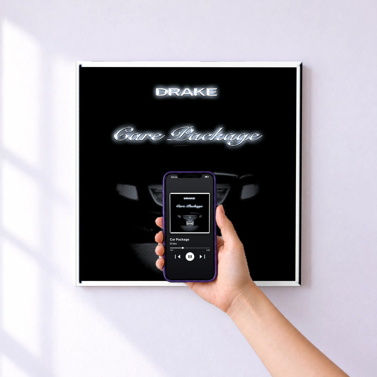 Affiche connectée Car Package de Drake au mur : l'album se lance en approchant le téléphone
