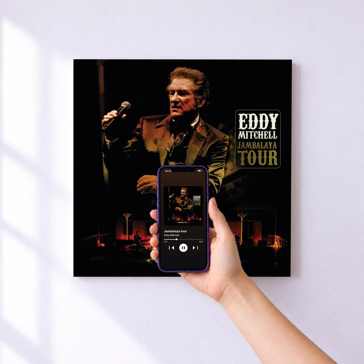 Affiche connectée Jambalaya tour de Eddy Mitchell au mur : l'album se lance en approchant le téléphone