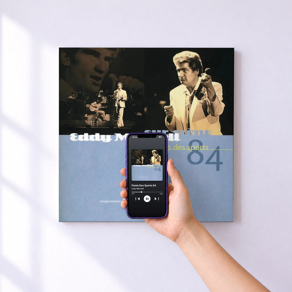 Affiche connectée Palais Des Sports 84 de Eddy Mitchell au mur : l'album se lance en approchant le téléphone