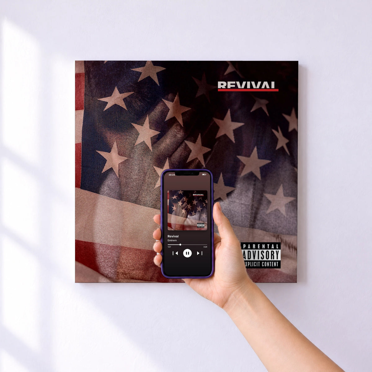 Affiche connectée Revival de Eminem au mur : l'album se lance en approchant le téléphone