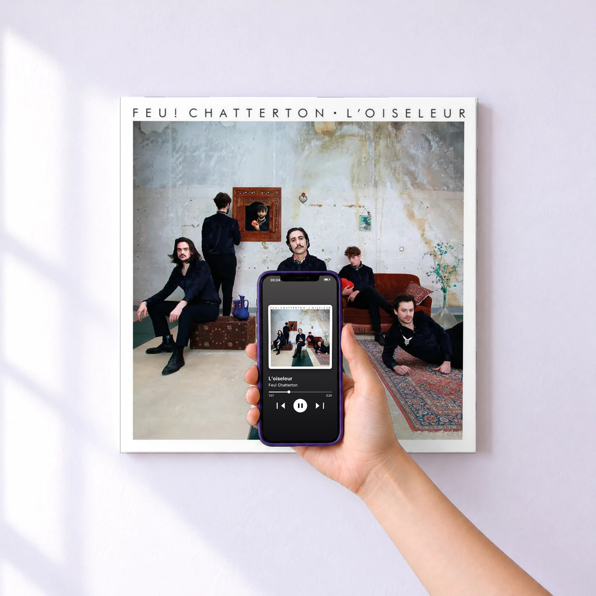 Affiche connectée L’oiseleur de Feu! Chatterton au mur : l'album se lance en approchant le téléphone