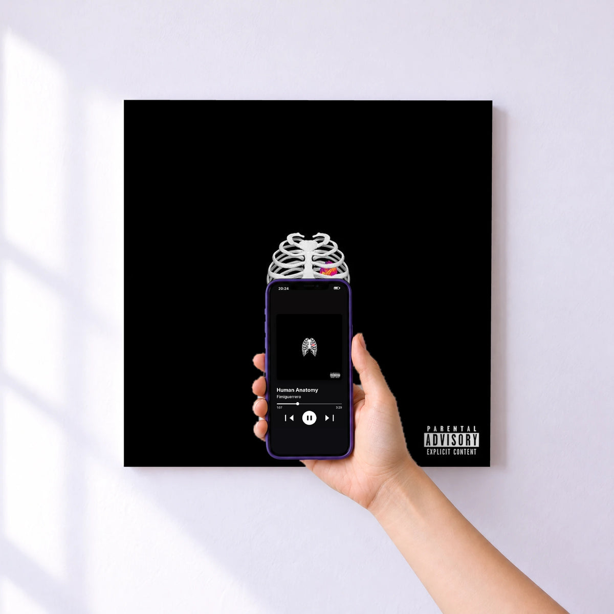 Affiche connectée Human Anatomy de Fimiguerrero au mur : l'album se lance en approchant le téléphone