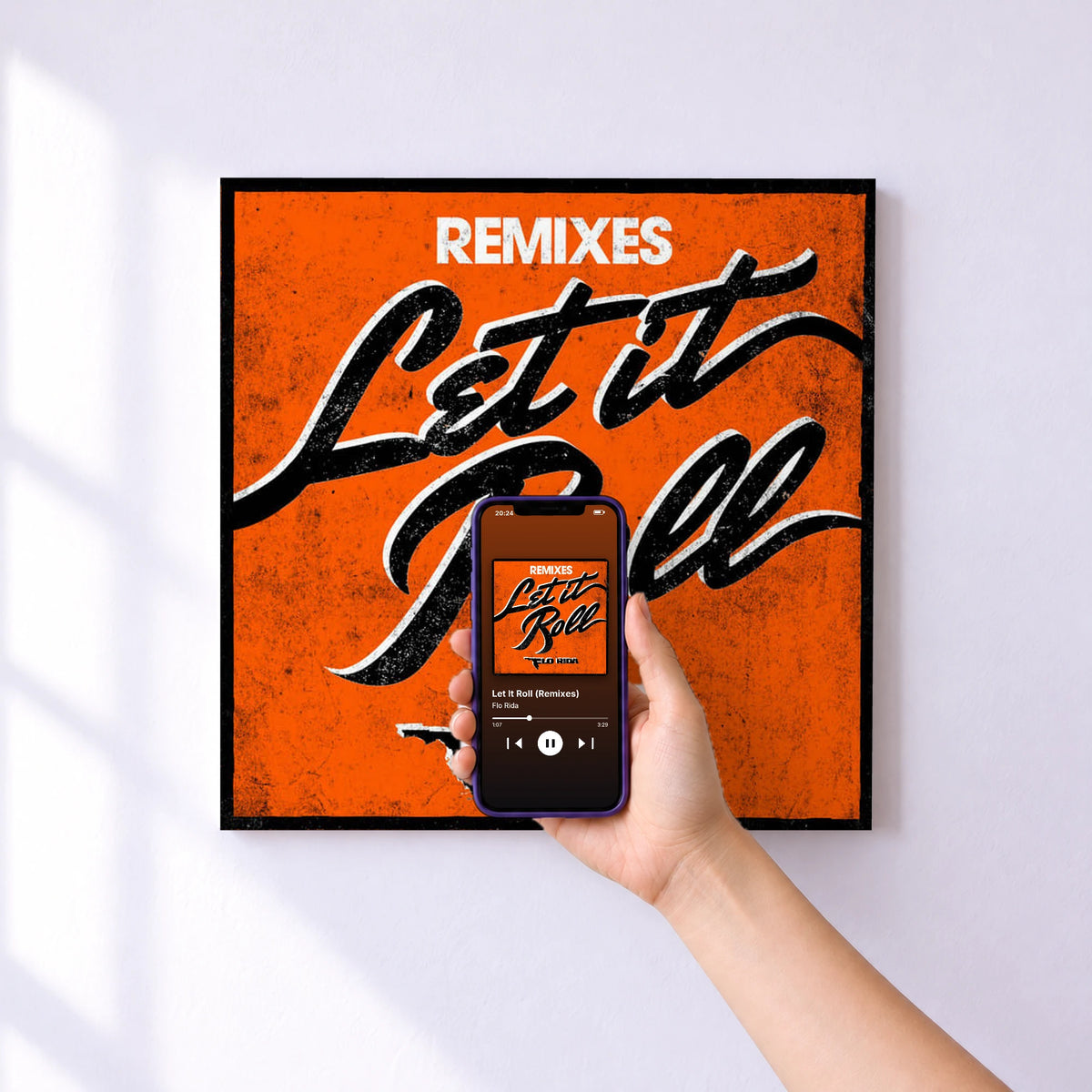 Affiche connectée Let It Roll (Remixes) de Flo Rida au mur : l'album se lance en approchant le téléphone