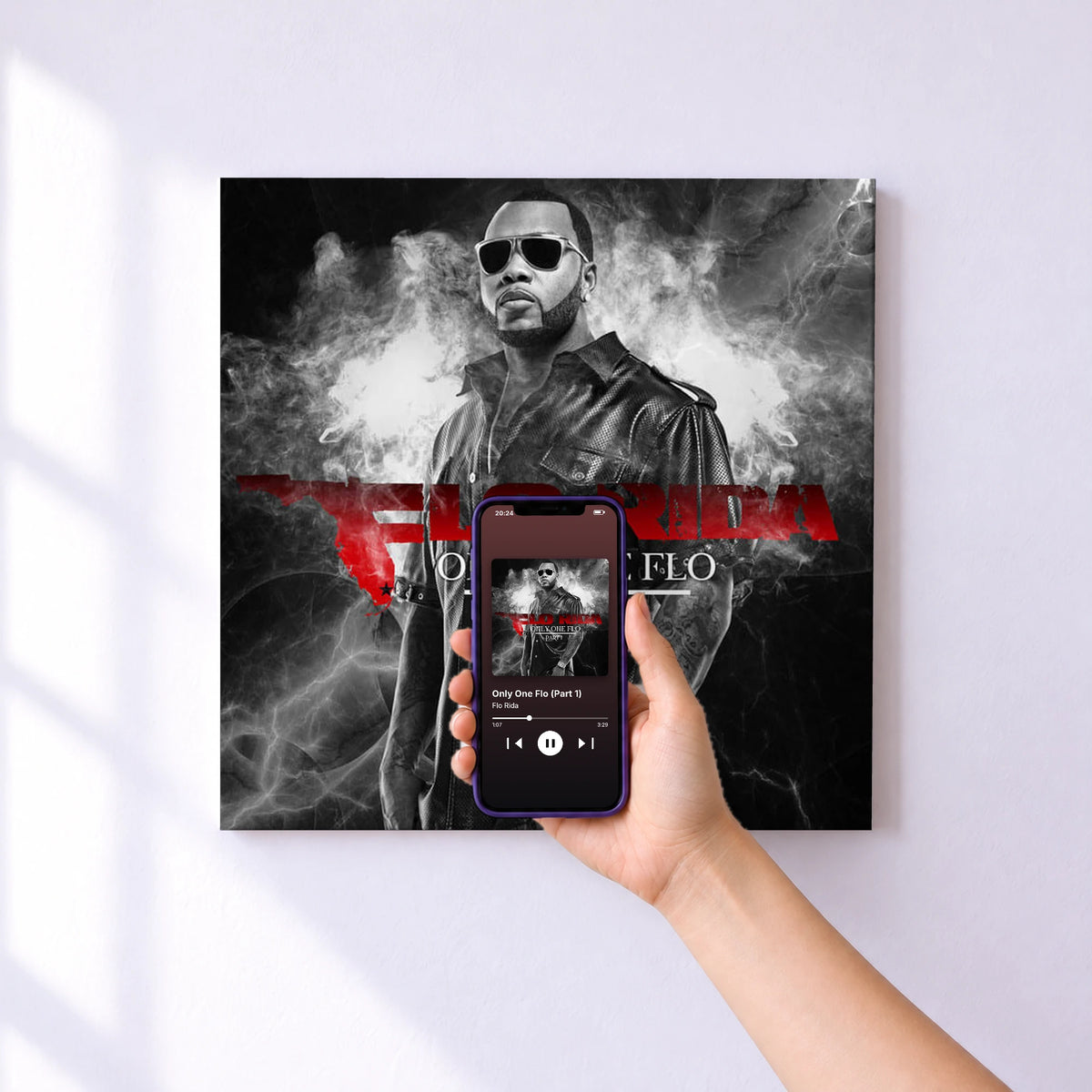 Affiche connectée Only One Flo (Part 1) de Flo Rida au mur : l'album se lance en approchant le téléphone