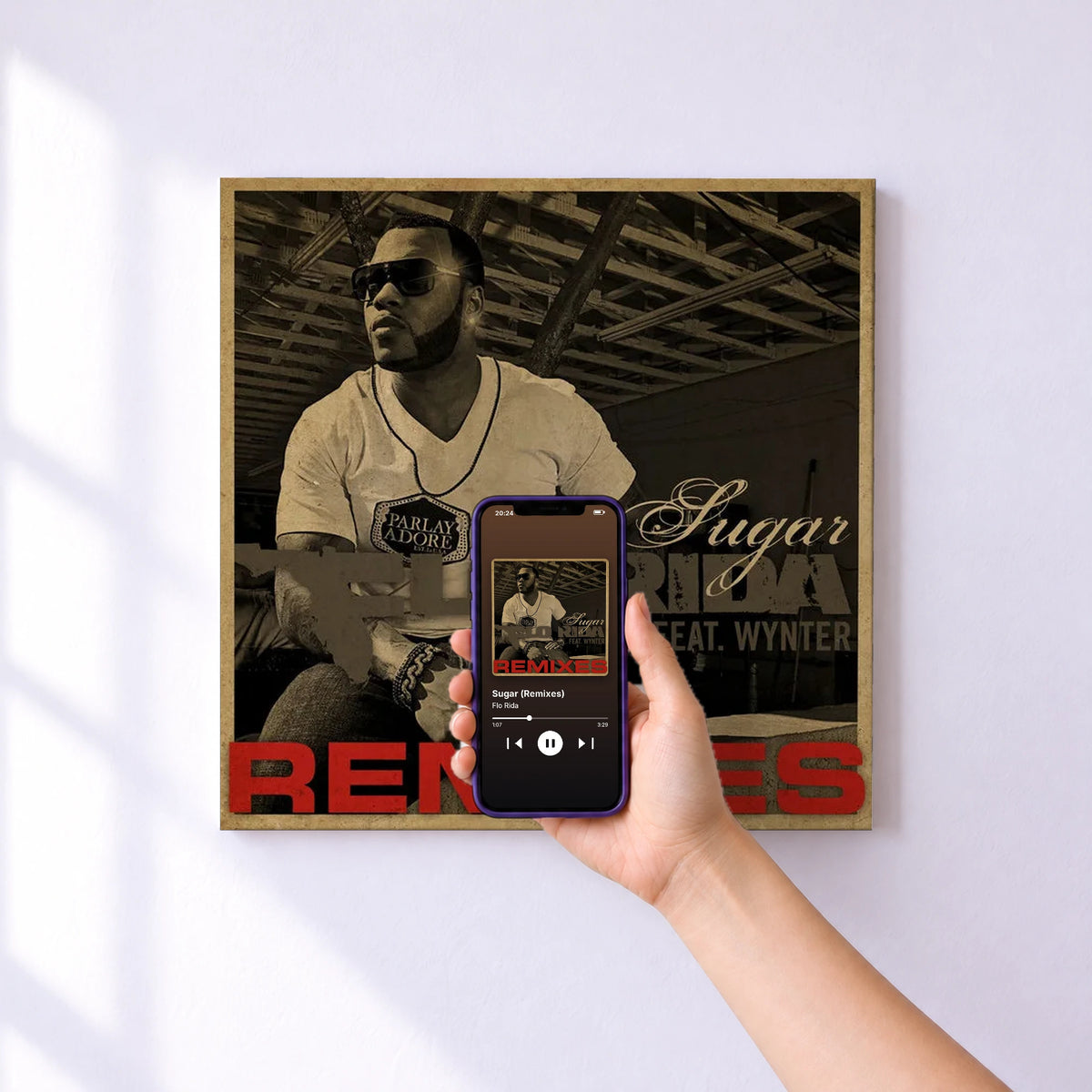 Affiche connectée Sugar (Remixes) de Flo Rida au mur : l'album se lance en approchant le téléphone