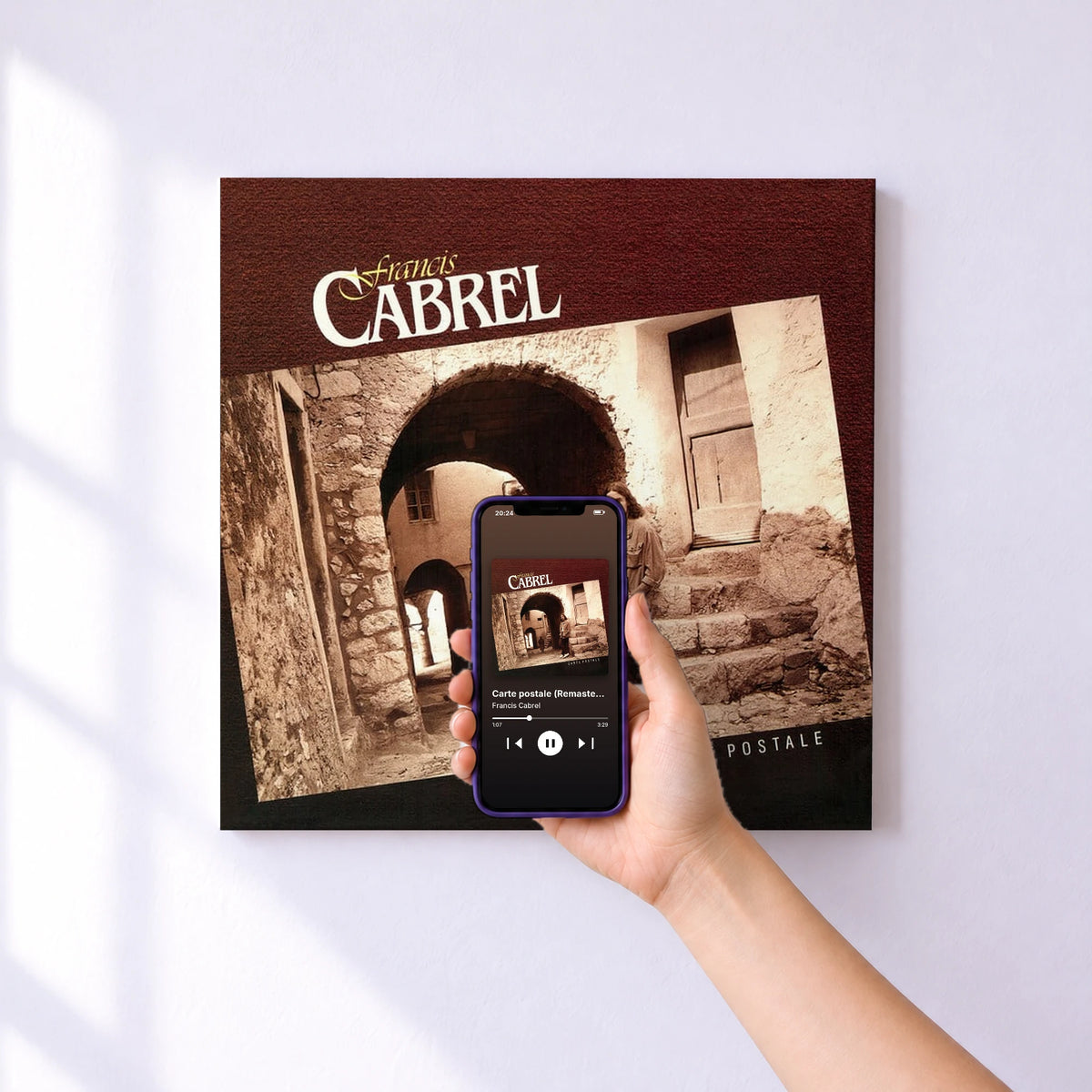 Affiche connectée Carte postale (Remastered) de Francis Cabrel au mur : l'album se lance en approchant le téléphone