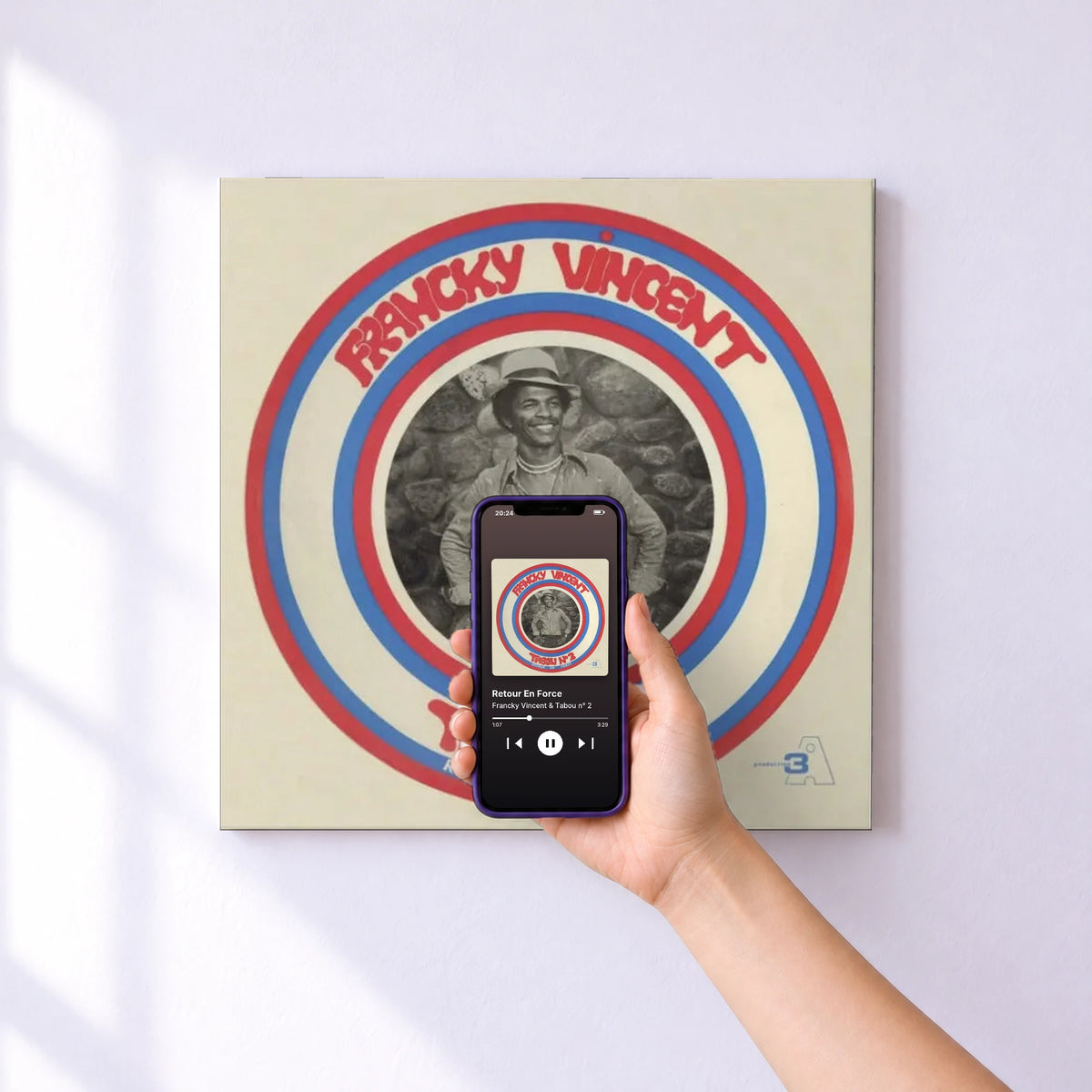Affiche connectée Retour En Force de Francky Vincent & Tabou n° 2 au mur : l'album se lance en approchant le téléphone