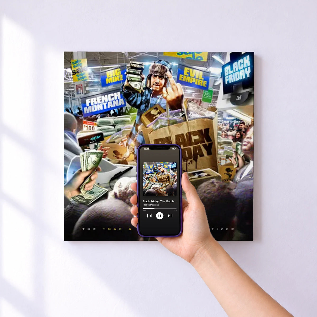 Affiche connectée Black Friday: The Mac & Cheese 2 Appetizer de French Montana au mur : l'album se lance en approchant le téléphone