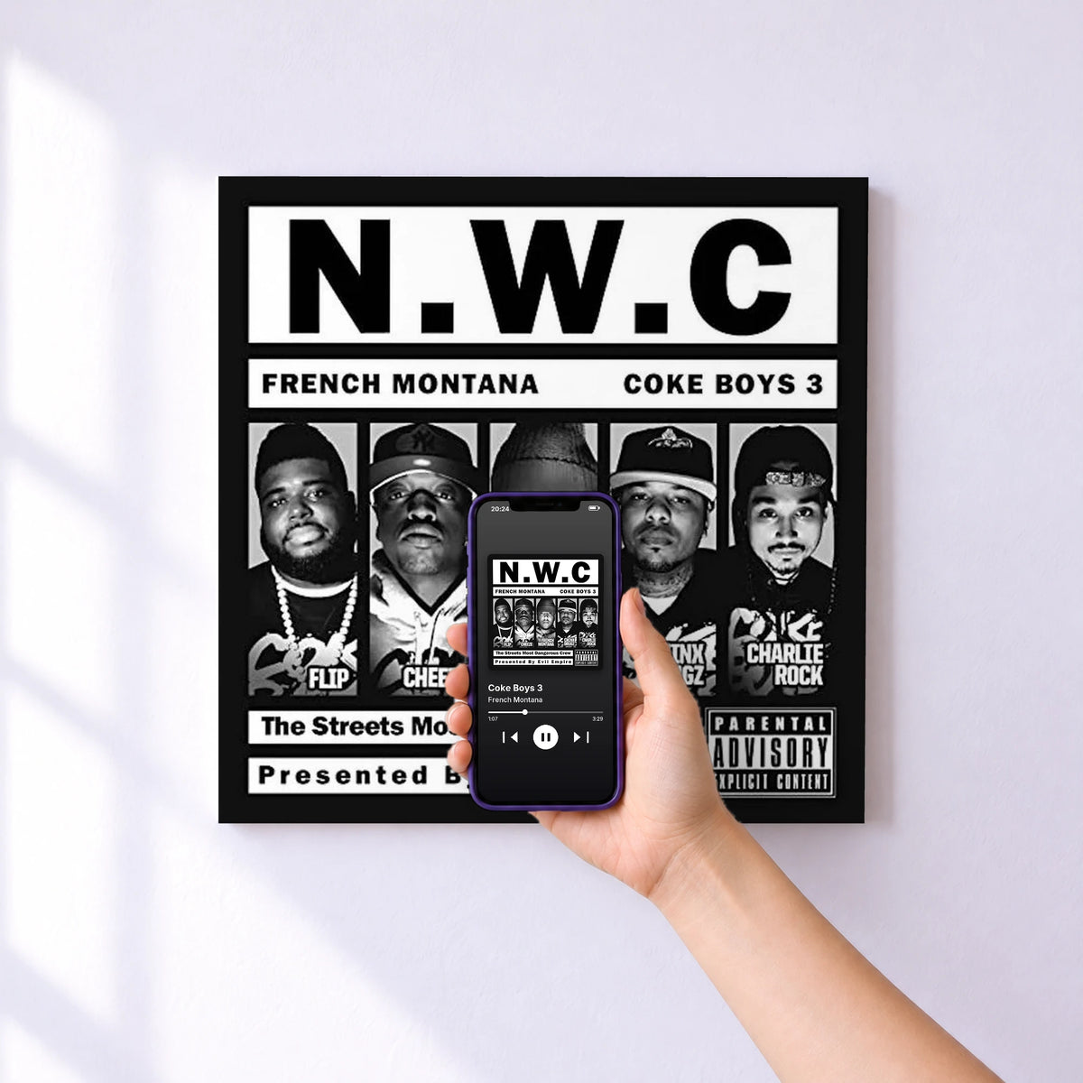Affiche connectée Coke Boys 3 de French Montana au mur : l'album se lance en approchant le téléphone