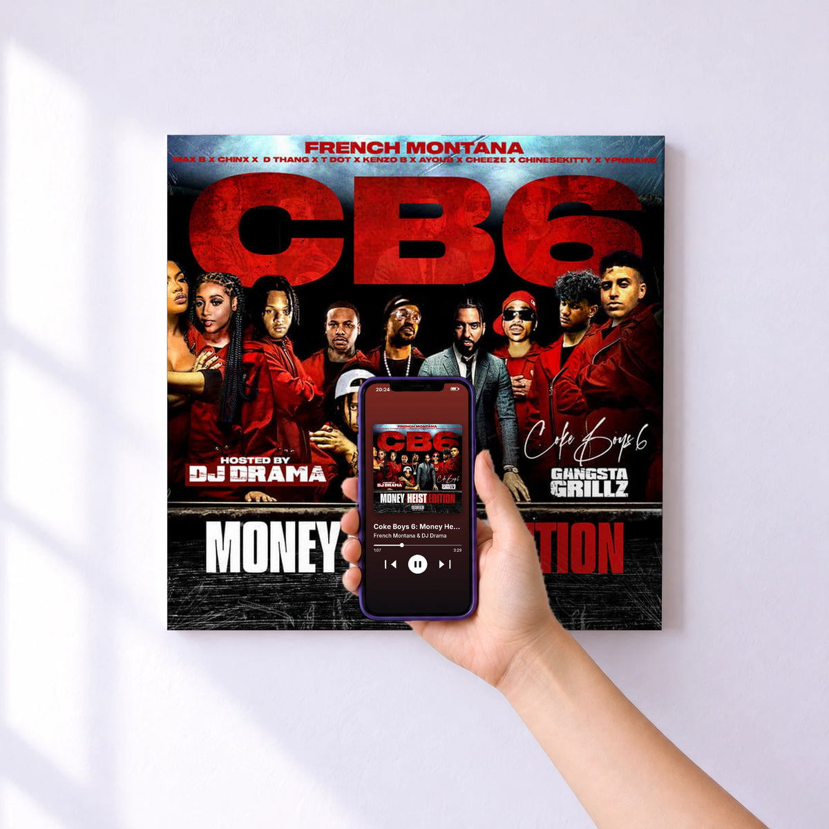 Affiche connectée Coke Boys 6: Money Heist Edition de French Montana & DJ Drama au mur : l'album se lance en approchant le téléphone